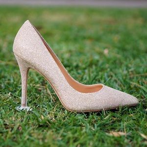 Shoe stoppers, for grass